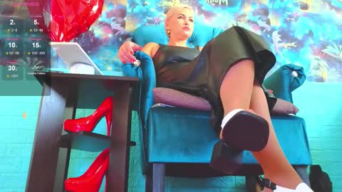 Snapshot of goddess_isabella11 chatting on September 18, 3:08 am Mrs. Isabella online show from September 18, 3:08 am