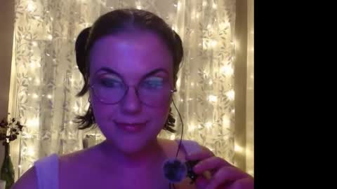 Snapshot of goddess_kehala chatting on September 18, 3:19 am Switch Goddess Kehala online show from September 18, 3:19 am