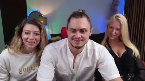   330 UTC2 girls   online show from December 7, 3:14 am