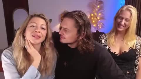   330 UTC2 girls   online show from January 22, 2:37 am