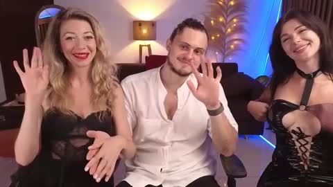   330 UTC2 girls   online show from January 29, 3:22 am