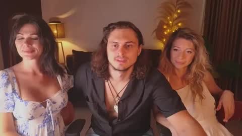   330 UTC2 girls   online show from February 21, 2:50 am