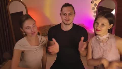   330 UTC2 girls   online show from September 27, 3:44 am