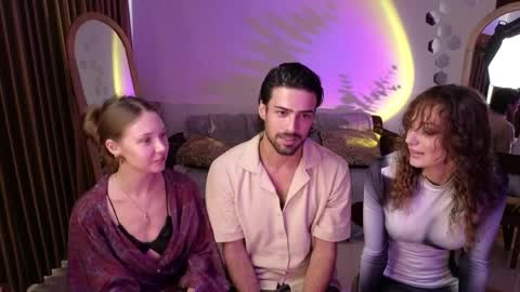   330 UTC2 girls   online show from April 9, 2:55 am