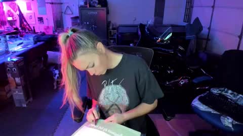 Patricia Mars           Goddess of Mars twitter thegoddessmindy online show from October 23, 2:38 pm