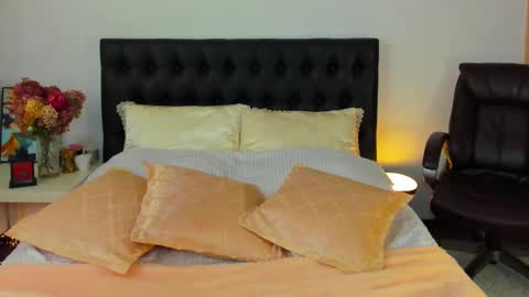 Snapshot of goddess_squirt_ chatting on October 11, 5:39 am Katrin online show from October 11, 5:39 am