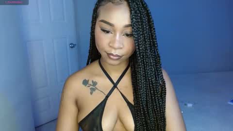 Snapshot of goddess_val chatting on December 16, 9:58 am Valentina online show from December 16, 9:58 am