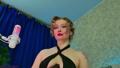 Snapshot of goddess_verdgyvi chatting on December 19, 7:48 am Verdgy online show from December 19, 7:48 am