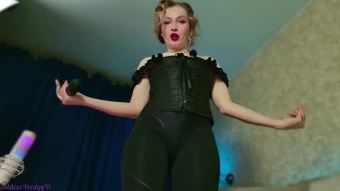 Snapshot of goddess_verdgyvi chatting on February 7, 6:17 am Verdgy online show from February 7, 6:17 am