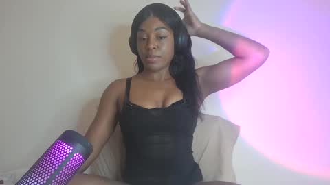 Snapshot of goddessblackk chatting on December 20, 11:05 pm Miss Raven Black online show from December 20, 11:05 pm