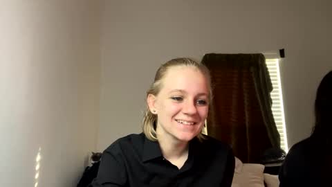 Snapshot of goddessfeyaa chatting on December 5, 2:22 pm feyaa22 online show from December 5, 2:22 pm