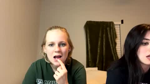 Snapshot of goddessfeyaa chatting on December 6, 1:29 am feyaa22 online show from December 6, 1:29 am