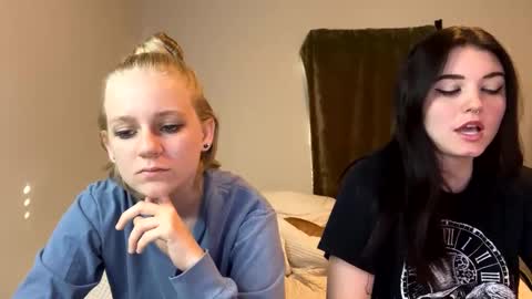 Snapshot of goddessfeyaa chatting on December 6, 2:17 pm feyaa22 online show from December 6, 2:17 pm