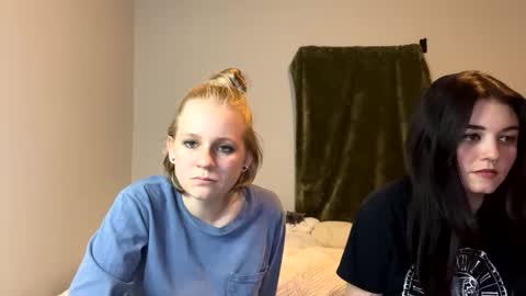 Snapshot of goddessfeyaa chatting on December 6, 11:47 pm feyaa22 online show from December 6, 11:47 pm