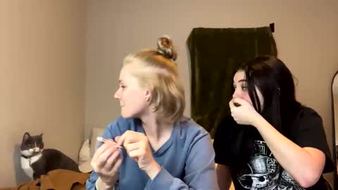 Snapshot of goddessfeyaa chatting on December 7, 2:53 am feyaa22 online show from December 7, 2:53 am