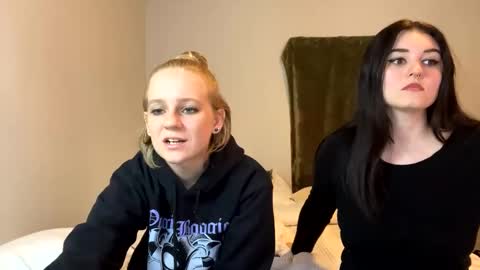 Snapshot of goddessfeyaa chatting on December 7, 4:25 pm feyaa22 online show from December 7, 4:25 pm