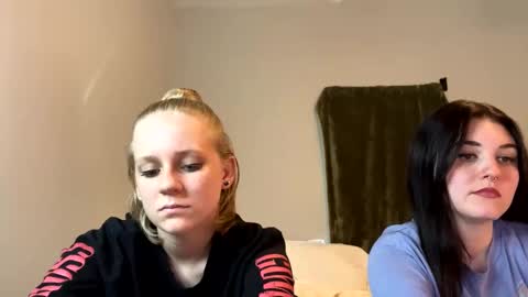 Snapshot of goddessfeyaa chatting on December 8, 7:00 pm feyaa22 online show from December 8, 7:00 pm