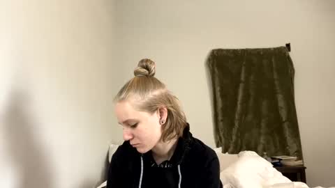 Snapshot of goddessfeyaa chatting on December 9, 5:41 pm feyaa22 online show from December 9, 5:41 pm