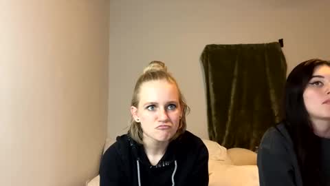 Snapshot of goddessfeyaa chatting on December 9, 11:03 pm feyaa22 online show from December 9, 11:03 pm