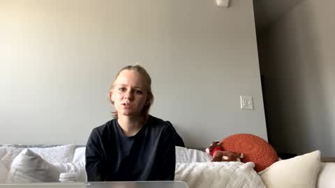 Snapshot of goddessfeyaa chatting on December 10, 2:50 pm feyaa22 online show from December 10, 2:50 pm