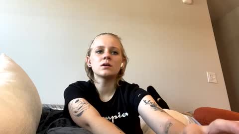 Snapshot of goddessfeyaa chatting on December 12, 6:53 pm feyaa22 online show from December 12, 6:53 pm