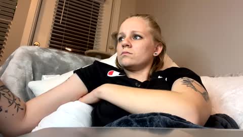 Snapshot of goddessfeyaa chatting on December 13, 2:21 am feyaa22 online show from December 13, 2:21 am