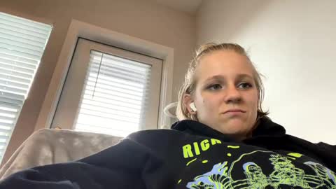 Snapshot of goddessfeyaa chatting on December 13, 8:37 pm feyaa22 online show from December 13, 8:37 pm