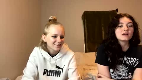 Snapshot of goddessfeyaa chatting on December 14, 5:47 pm feyaa22 online show from December 14, 5:47 pm