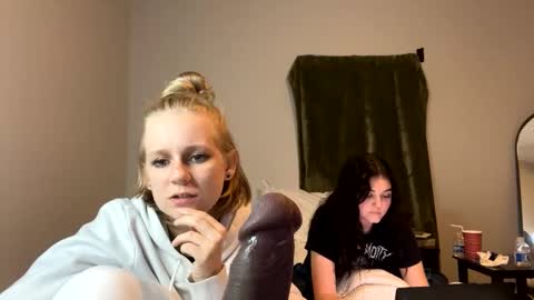 Snapshot of goddessfeyaa chatting on December 15, 3:13 am feyaa22 online show from December 15, 3:13 am