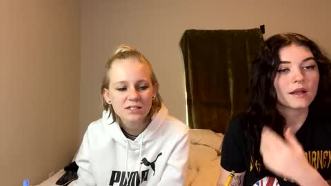 Snapshot of goddessfeyaa chatting on December 15, 4:15 pm feyaa22 online show from December 15, 4:15 pm