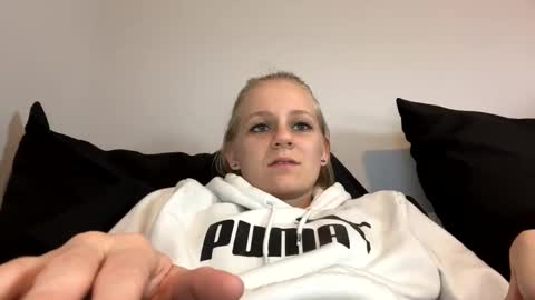 Snapshot of goddessfeyaa chatting on December 16, 12:59 am feyaa22 online show from December 16, 12:59 am