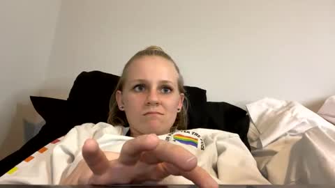 Snapshot of goddessfeyaa chatting on December 18, 2:10 am feyaa22 online show from December 18, 2:10 am