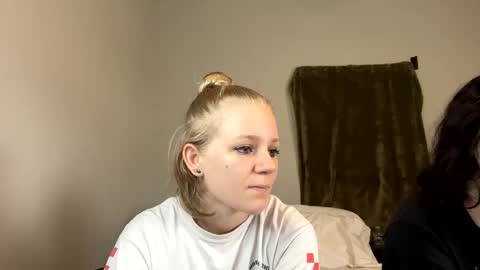 Snapshot of goddessfeyaa chatting on December 18, 2:28 pm feyaa22 online show from December 18, 2:28 pm