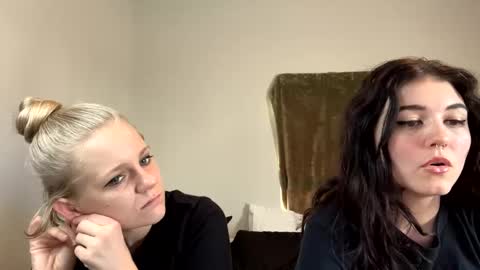 Snapshot of goddessfeyaa chatting on December 20, 2:16 pm feyaa22 online show from December 20, 2:16 pm