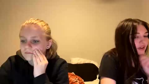 Snapshot of goddessfeyaa chatting on January 4, 12:59 am feyaa22 online show from January 4, 12:59 am