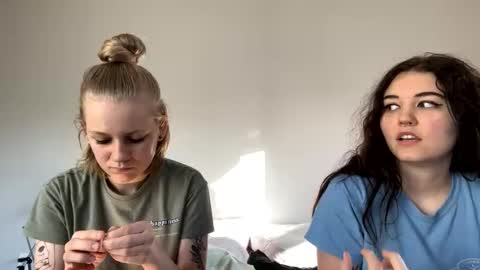 Snapshot of goddessfeyaa chatting on January 10, 1:31 pm feyaa22 online show from January 10, 1:31 pm