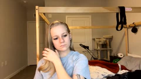 Snapshot of goddessfeyaa chatting on January 13, 1:06 pm feyaa22 online show from January 13, 1:06 pm