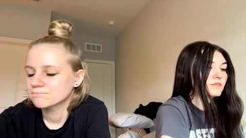 Snapshot of goddessfeyaa chatting on January 17, 4:26 pm feyaa22 online show from January 17, 4:26 pm