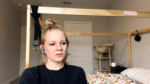 Snapshot of goddessfeyaa chatting on January 19, 4:04 pm feyaa22 online show from January 19, 4:04 pm