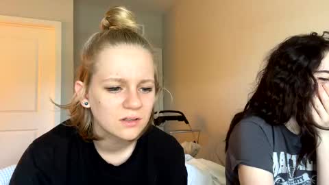 Snapshot of goddessfeyaa chatting on January 27, 4:43 pm feyaa22 online show from January 27, 4:43 pm