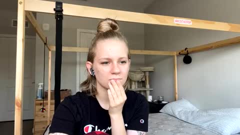 Snapshot of goddessfeyaa chatting on February 5, 4:36 pm feyaa22 online show from February 5, 4:36 pm