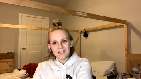 Snapshot of goddessfeyaa chatting on February 6, 1:27 am feyaa22 online show from February 6, 1:27 am