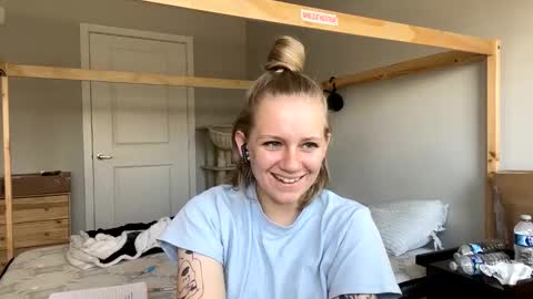 Snapshot of goddessfeyaa chatting on February 6, 4:25 pm feyaa22 online show from February 6, 4:25 pm