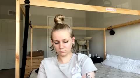 Snapshot of goddessfeyaa chatting on February 8, 4:47 pm feyaa22 online show from February 8, 4:47 pm