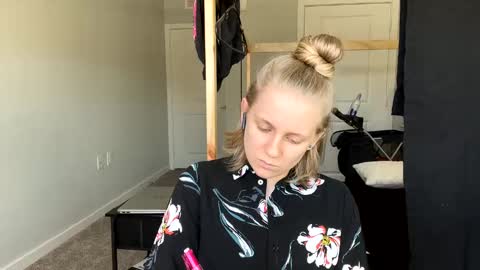 Snapshot of goddessfeyaa chatting on March 3, 4:14 pm feyaa22 online show from March 3, 4:14 pm