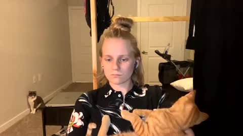 Snapshot of goddessfeyaa chatting on March 4, 1:34 am feyaa22 online show from March 4, 1:34 am