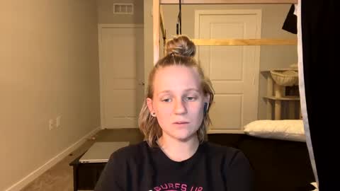 Snapshot of goddessfeyaa chatting on March 6, 2:09 am feyaa22 online show from March 6, 2:09 am