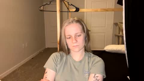 Snapshot of goddessfeyaa chatting on March 7, 1:31 am feyaa22 online show from March 7, 1:31 am