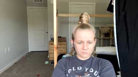 Snapshot of goddessfeyaa chatting on March 8, 4:17 pm feyaa22 online show from March 8, 4:17 pm