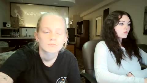 Snapshot of goddessfeyaa chatting on September 24, 5:00 am feyaa22 online show from September 24, 5:00 am